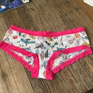 NEW Hanky Panky Lace Boy Short Jet Set Print w/Hot Pink Edging Medium